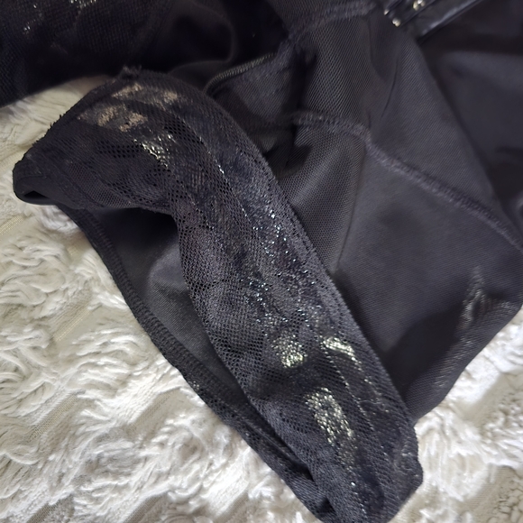 High-Waist Black Shaping Shorts with Lace Trim - Picture 4 of 9